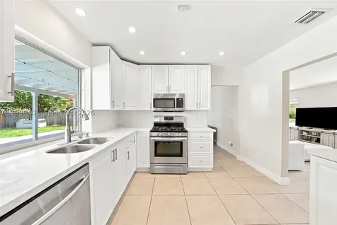 19911 SW 84th Avenue Cutler Bay FL 33189