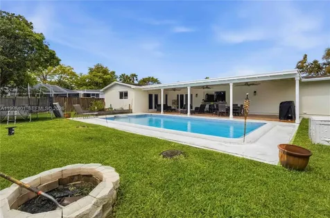 19911 SW 84th Avenue Cutler Bay FL 33189