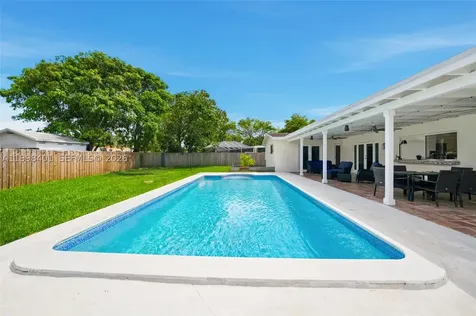19911 SW 84th Avenue Cutler Bay FL 33189