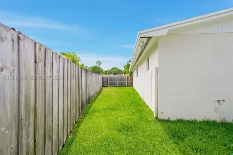 19911 SW 84th Avenue Cutler Bay FL 33189