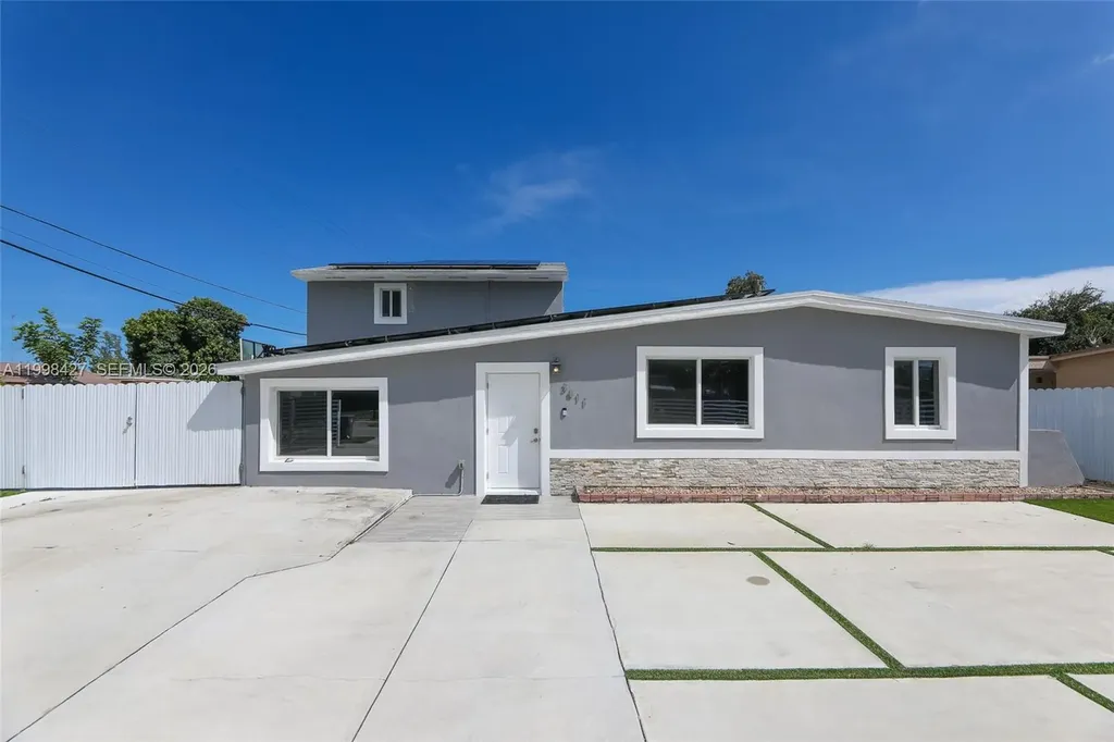 3811 SW 47 Avenue West Park FL 33023