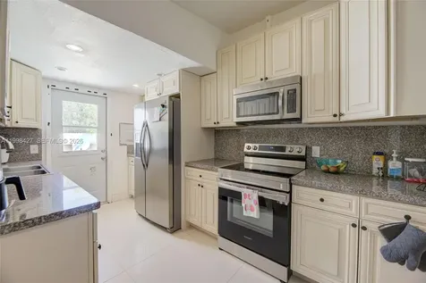 3811 SW 47 Avenue West Park FL 33023