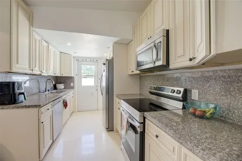 3811 SW 47 Avenue West Park FL 33023