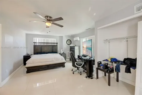3811 SW 47 Avenue West Park FL 33023