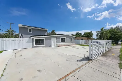 3811 SW 47 Avenue West Park FL 33023