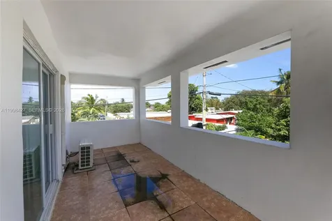 3811 SW 47 Avenue West Park FL 33023