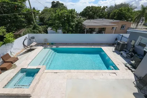 3811 SW 47 Avenue West Park FL 33023