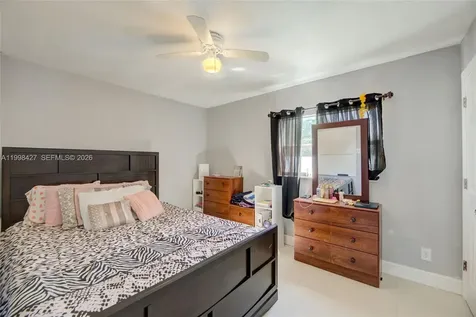 3811 SW 47 Avenue West Park FL 33023