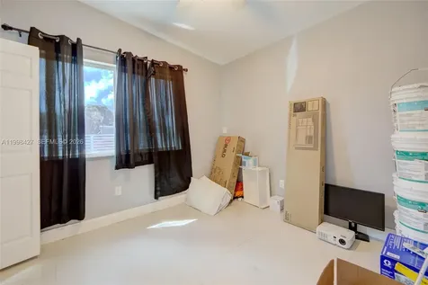 3811 SW 47 Avenue West Park FL 33023
