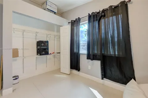 3811 SW 47 Avenue West Park FL 33023