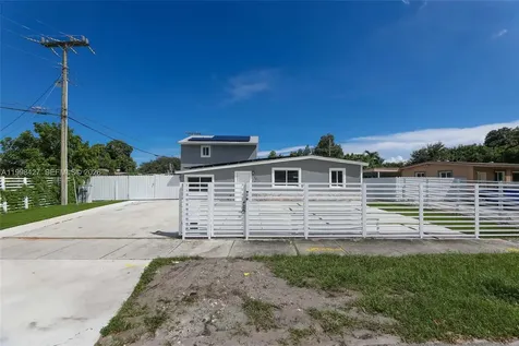 3811 SW 47 Avenue West Park FL 33023