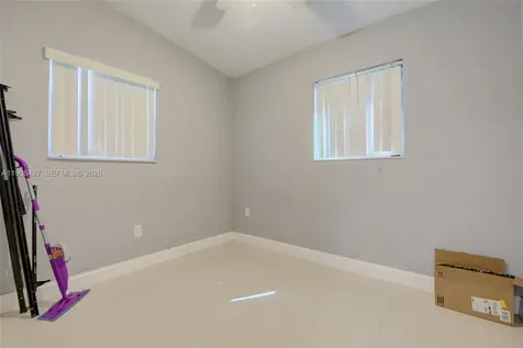 3811 SW 47 Avenue West Park FL 33023