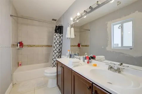 3811 SW 47 Avenue West Park FL 33023