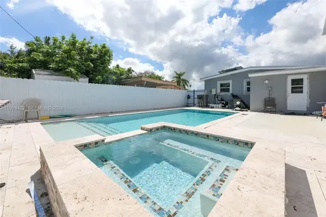 3811 SW 47 Avenue West Park FL 33023