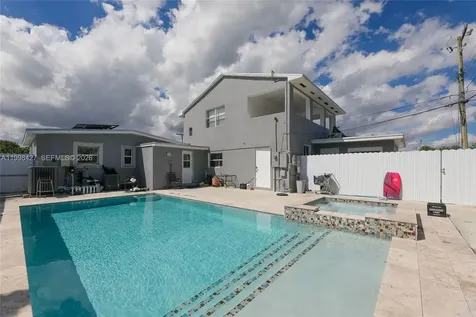 3811 SW 47 Avenue West Park FL 33023
