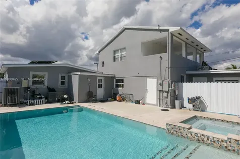 3811 SW 47 Avenue West Park FL 33023