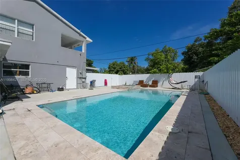 3811 SW 47 Avenue West Park FL 33023