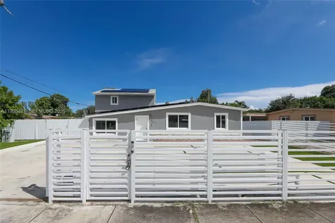 3811 SW 47 Avenue West Park FL 33023