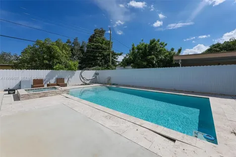 3811 SW 47 Avenue West Park FL 33023