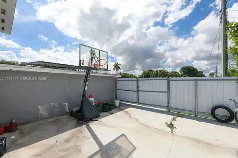 3811 SW 47 Avenue West Park FL 33023