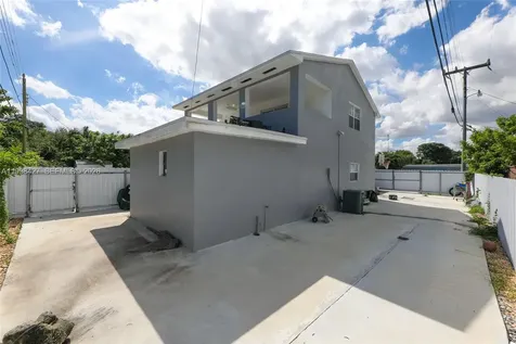 3811 SW 47 Avenue West Park FL 33023