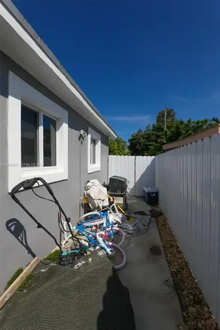 3811 SW 47 Avenue West Park FL 33023