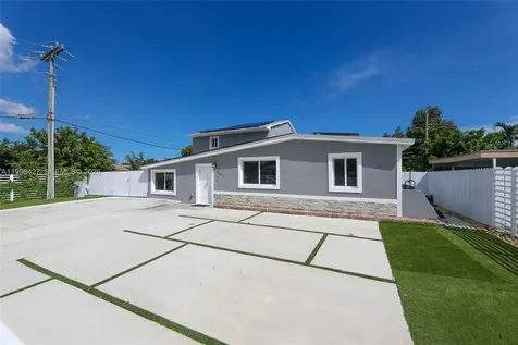 3811 SW 47 Avenue West Park FL 33023