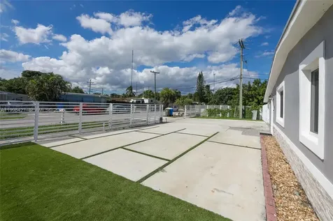 3811 SW 47 Avenue West Park FL 33023