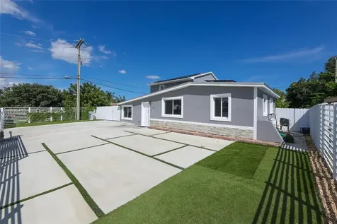 3811 SW 47 Avenue West Park FL 33023