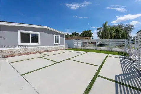 3811 SW 47 Avenue West Park FL 33023