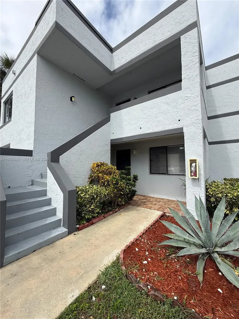 155 Lakeview Drive Weston FL 33326