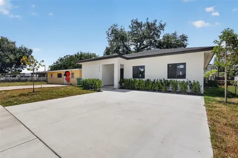 2270 Service Road Opa-Locka FL 33054
