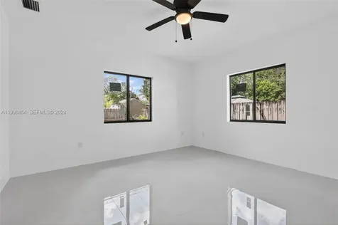 2270 Service Road Opa-Locka FL 33054