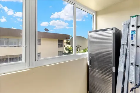 840 NW 87th Avenue Miami FL 33172