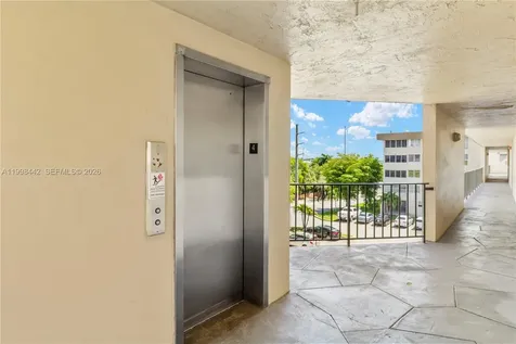 840 NW 87th Avenue Miami FL 33172