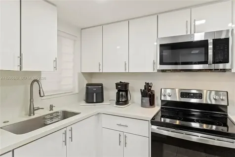 840 NW 87th Avenue Miami FL 33172