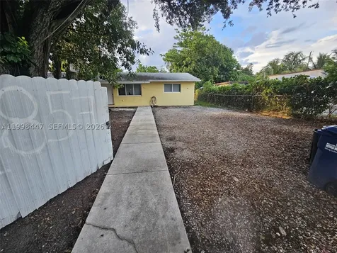 1857 NW 113th Terrace Miami FL 33167