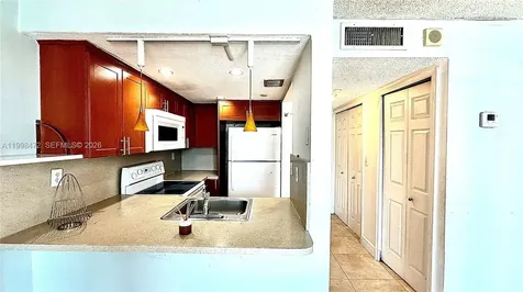 1035 West Avenue Miami Beach FL 33139