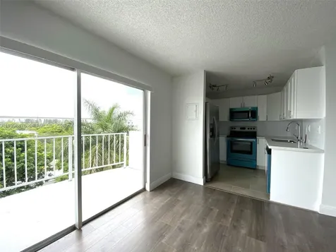 494 NW 165th Street Road Miami FL 33169