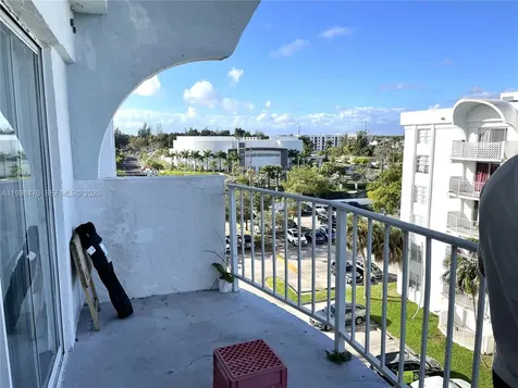 494 NW 165th Street Road Miami FL 33169