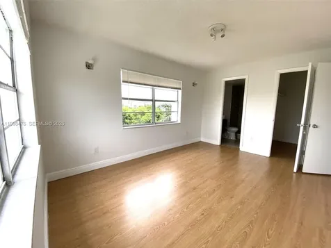 494 NW 165th Street Road Miami FL 33169