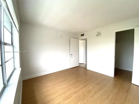 494 NW 165th Street Road Miami FL 33169