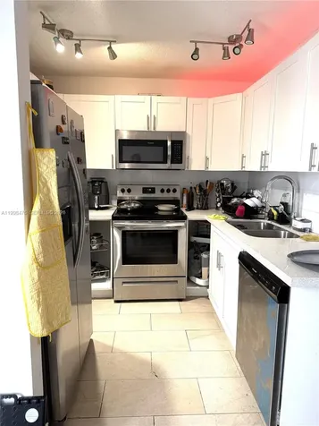 494 NW 165th St Road Miami FL 33169