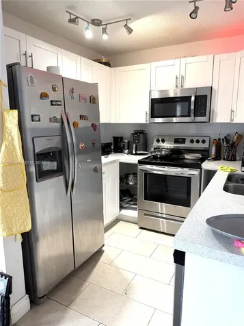 494 NW 165th St Road Miami FL 33169