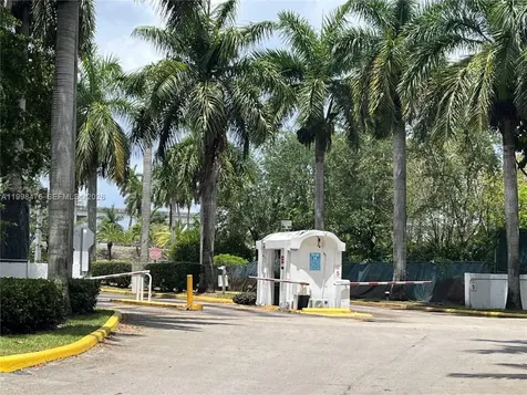 494 NW 165th Street Road Miami FL 33169