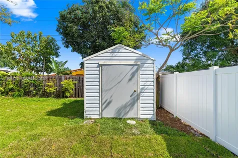 6881 Harding Street Hollywood FL 33024