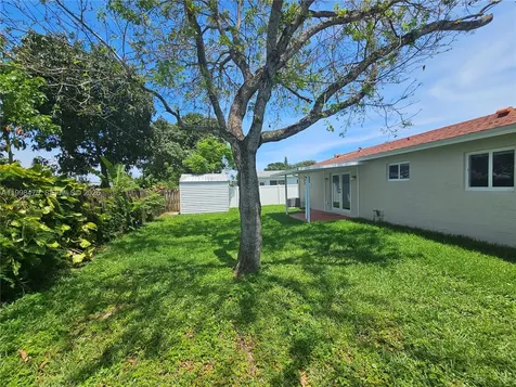 6881 Harding Street Hollywood FL 33024