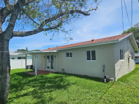 6881 Harding Street Hollywood FL 33024