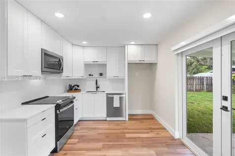 6881 Harding Street Hollywood FL 33024