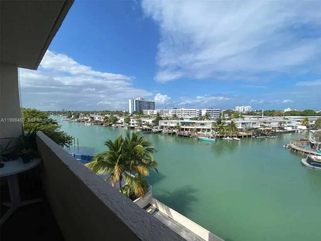 7125 Bay Drive Miami Beach FL 33141